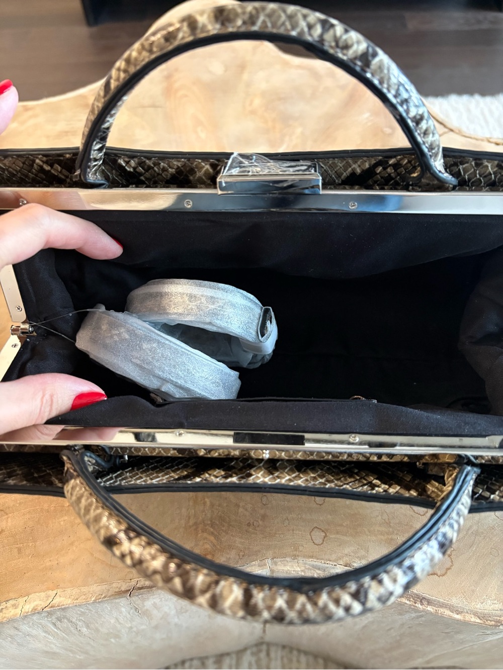 BNWT BCBG Snake 🐍 Python Handbag with Long Strap LIKE REFORMATION LARA BAG! - Picture 6 of 7